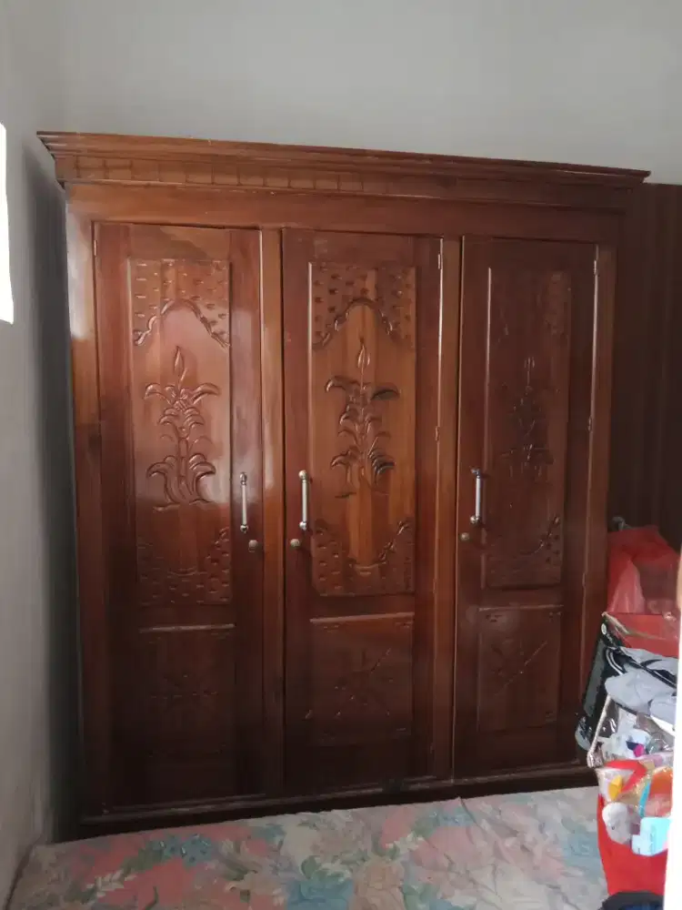 DIJUAL CEPAT!!! LEMARI KAYU