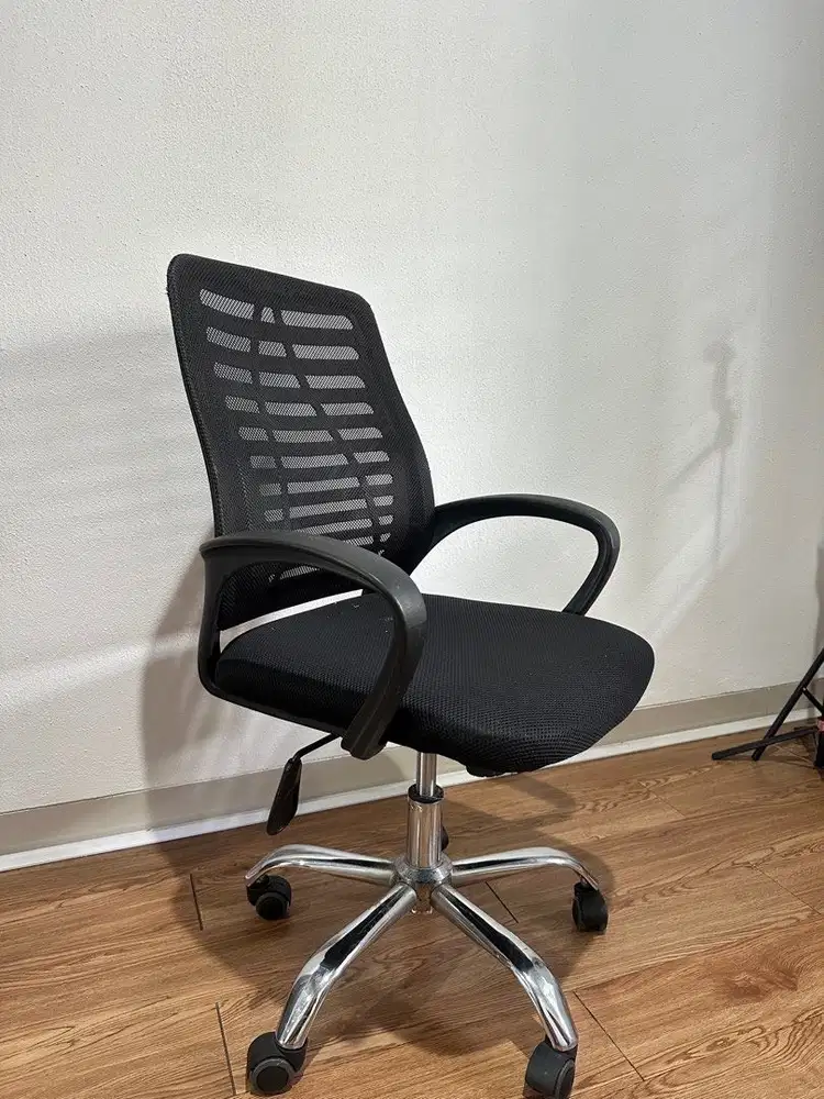 KURSI KANTOR SIAP DIANGKUT MASIH BAGUS