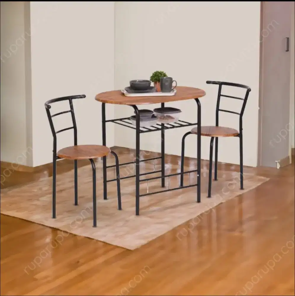 Meja makan minimalis