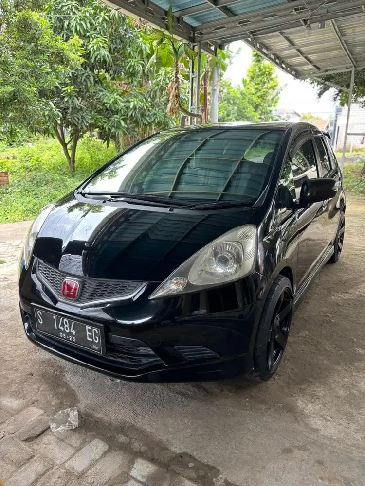 Jazz RS Manual 2010 milik sendiri untuk antar anak sekolah