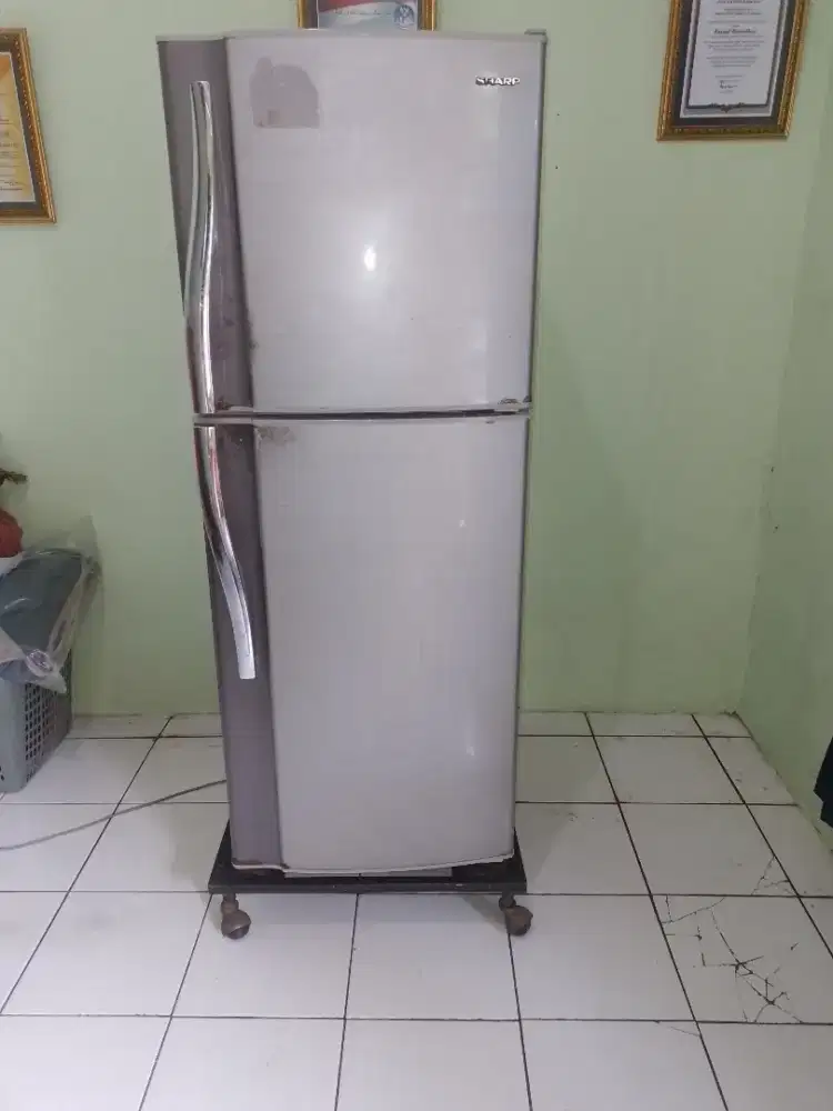 Kulkas 2 pintu SHARP