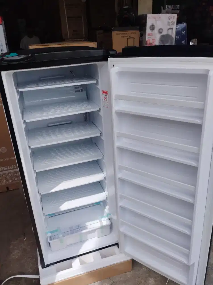 FREZER AQUA 6 RAK GARANSI 7 TAHUN