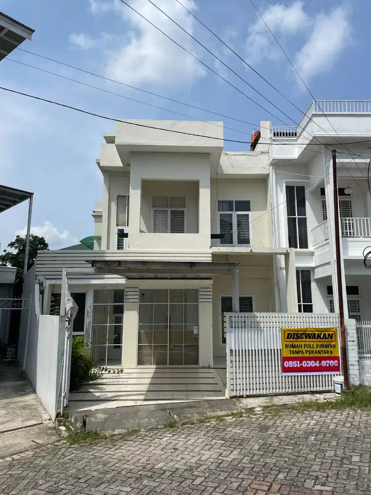 Disewakan Rumah 3 Lantai Full Furnish