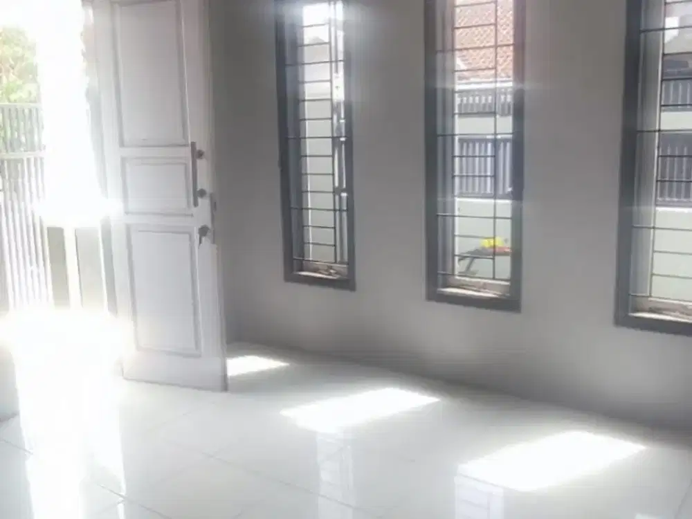 Disewakan Rumah Hook di Riung Bandung Siap Huni