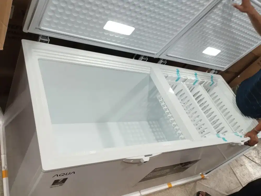 FREZER BOX AQUA KAPASITAS 600LITER GARANSI 7 TAHUN