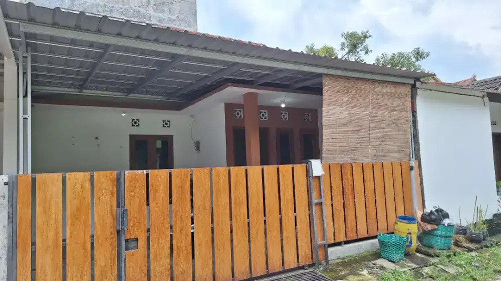 Disewakan rumah dalam perumahan 2 lantai