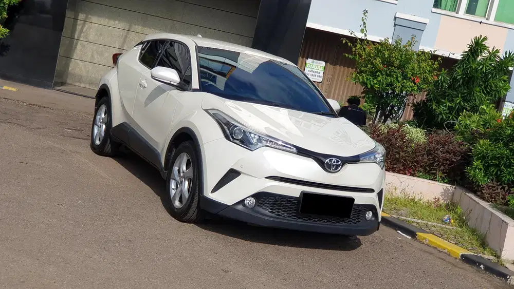 Toyota CHR C-HR 1.8 Non Hybrid AT Putih NIK 2018