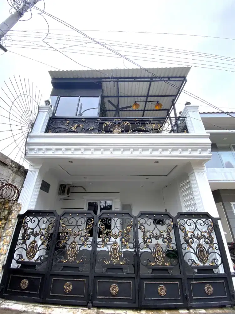 Disewakan Rumah American Classic Dekat kampus mercubuana & Pintu Tol