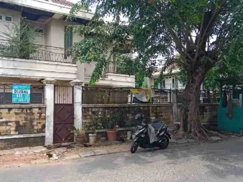 dijual rumah  Hoek dibangun cocok buat kos selangkah dari Sedayu mall