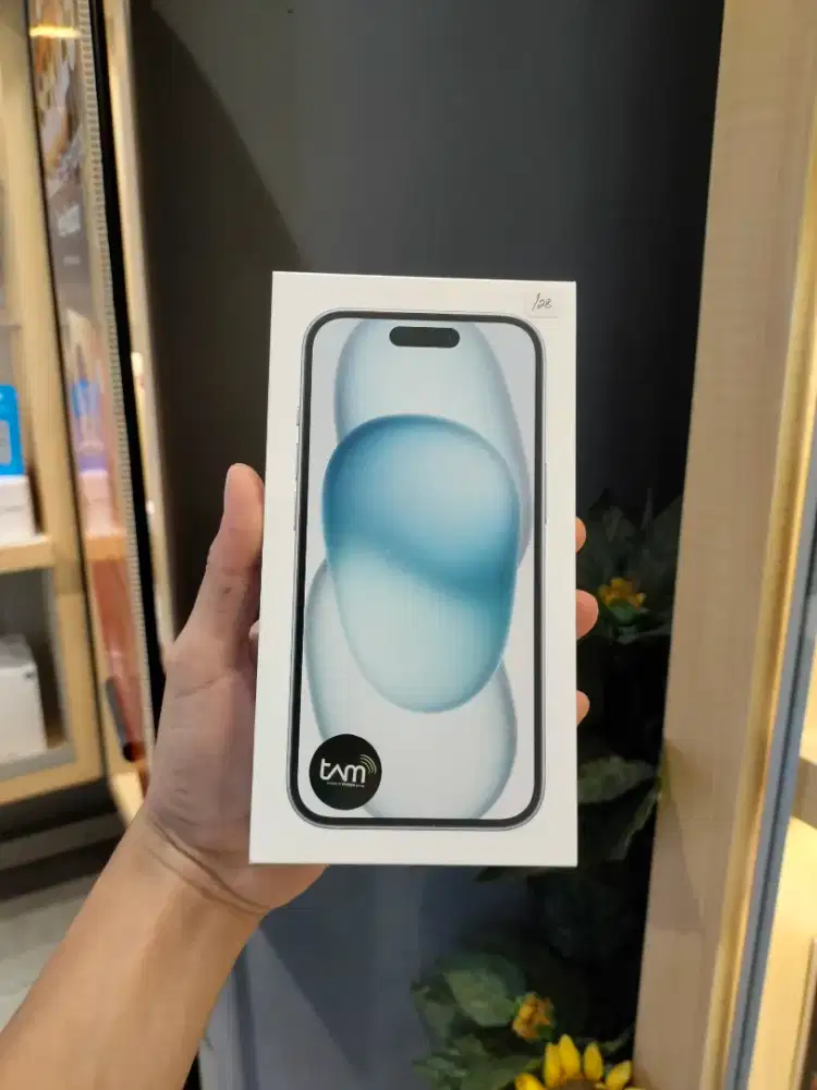 Iphone 15 128 basic garansi ibox