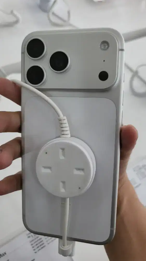 iPhone 17 Pro Max × Homecredit