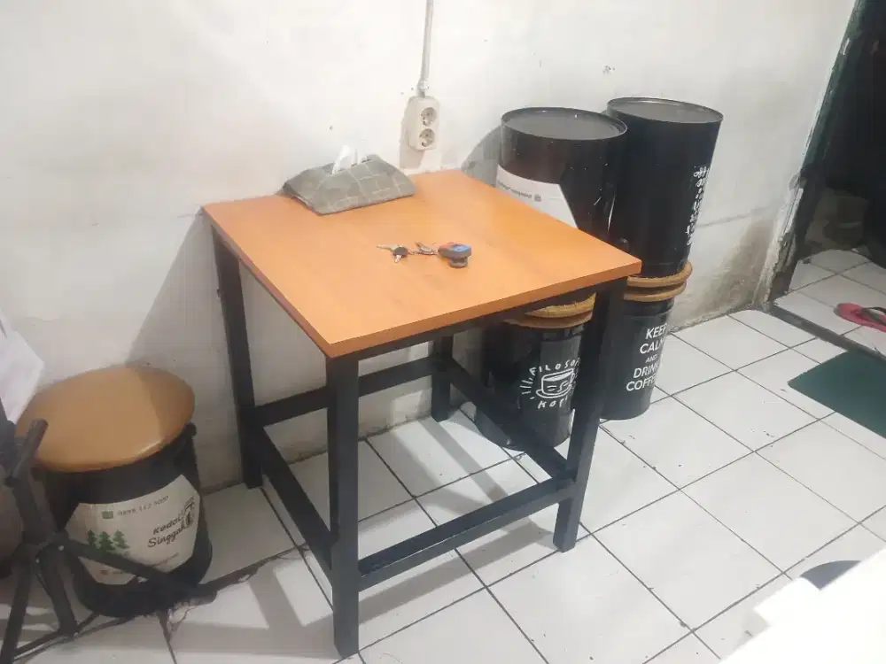 Bangku kaleng plus meja