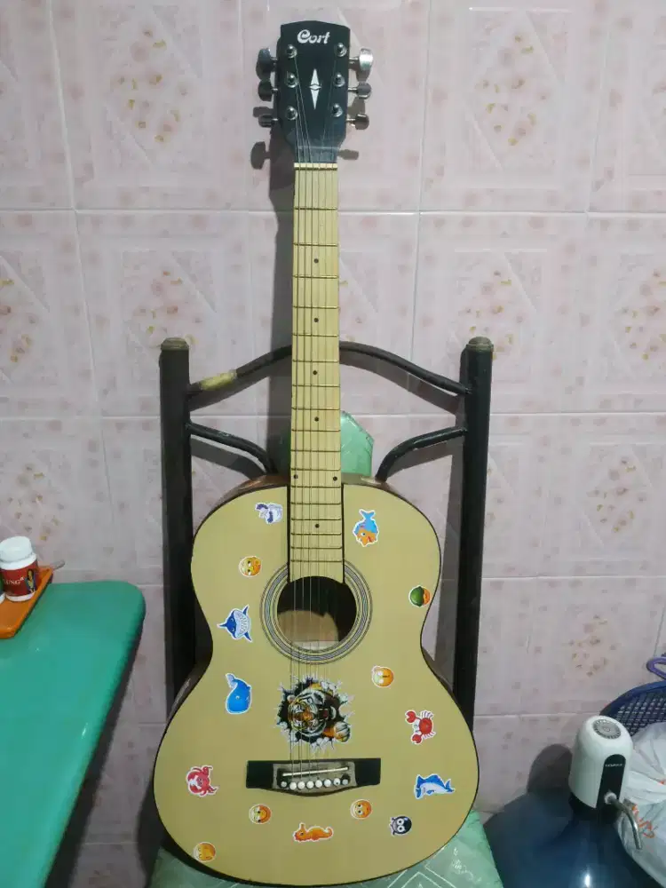 Gitar akustik Cort pun tanbes senar D'Addario lengkap tinggal pakai
