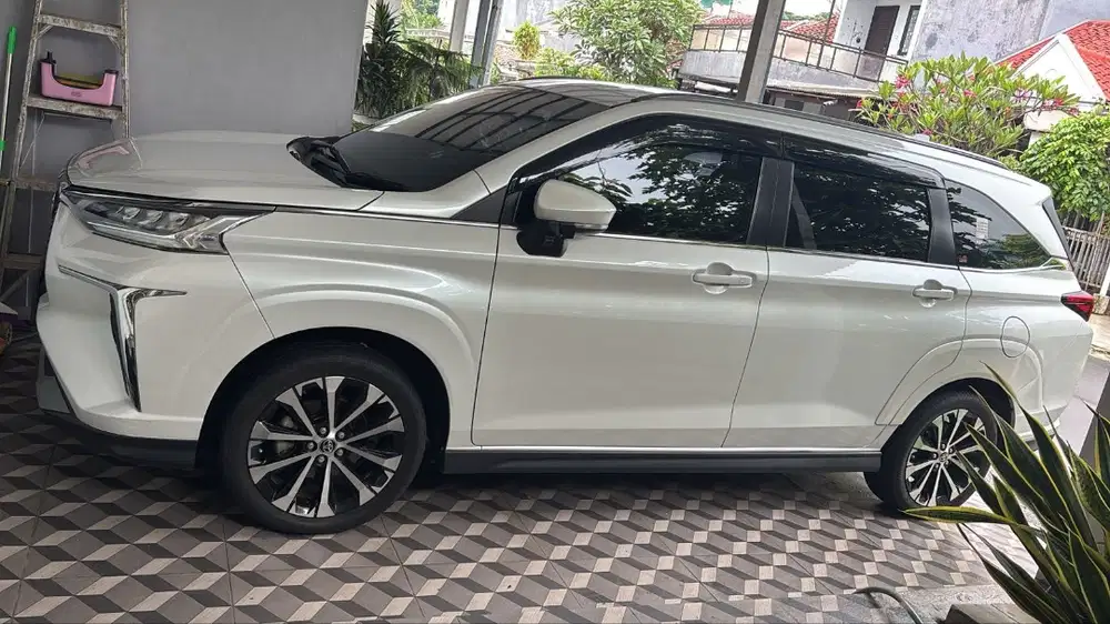 Jual toyota Veloz Q TSS 2022 AT KM 41rb tangan pertama - service rutin