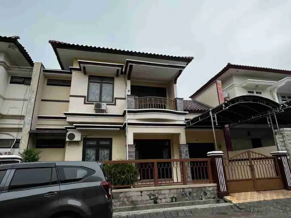 Rumah sewa di kawasan elit, semi furnished siap huni !