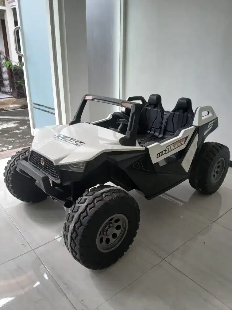 Mobil Aki merk Yukita