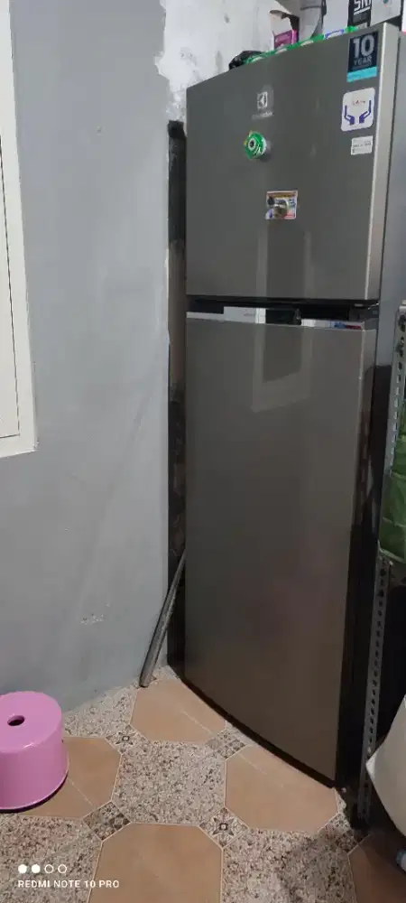 Kulkas lemari es elektrolux jumbo