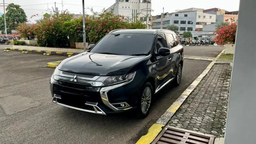 Km46rb mitsubishi outlander phev hybrid 4x4 awd 2019 hitam