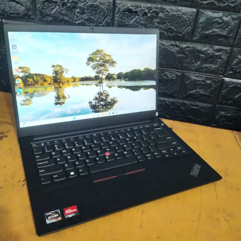 Lenovo Thinkpad E14 Ryzen 7-5700U
RAM 16GB / SSD 512GB NVME
