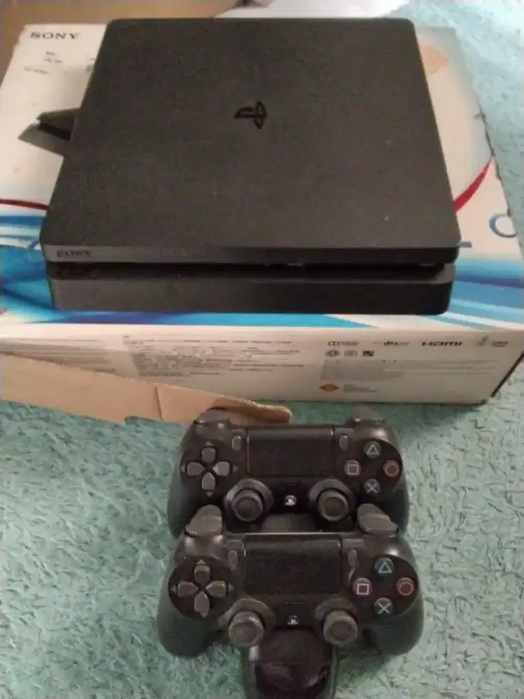 PlayStation 4 500GB bekas Like new, baru beli setahun lalu