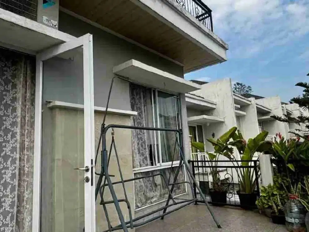 HARGA TERJUN BEBAS Rumah Rapih Siap Huni 2,5 Lantai di Cibubur Country