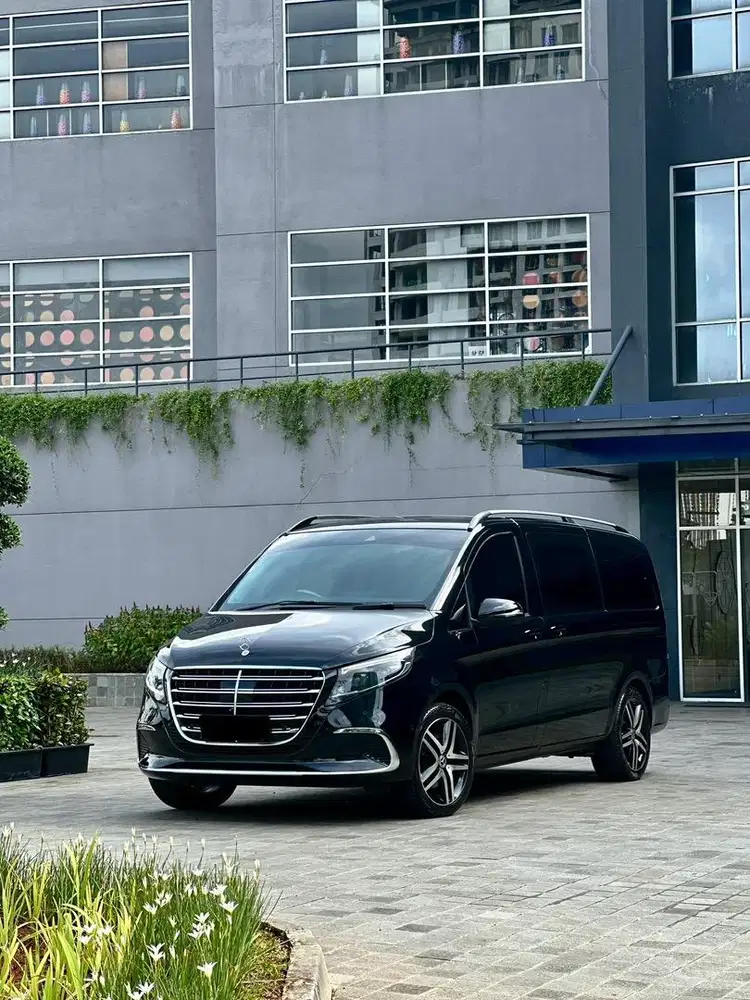 CASH Mercedes-Benz V260 AMG Pilot Seat 2019 Like New