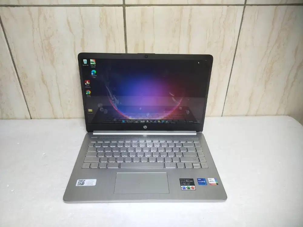 Hp 14S-DQ2055TU Core i7-1165G7 Ram 16GB Ssd 512GB Layar FHD B71