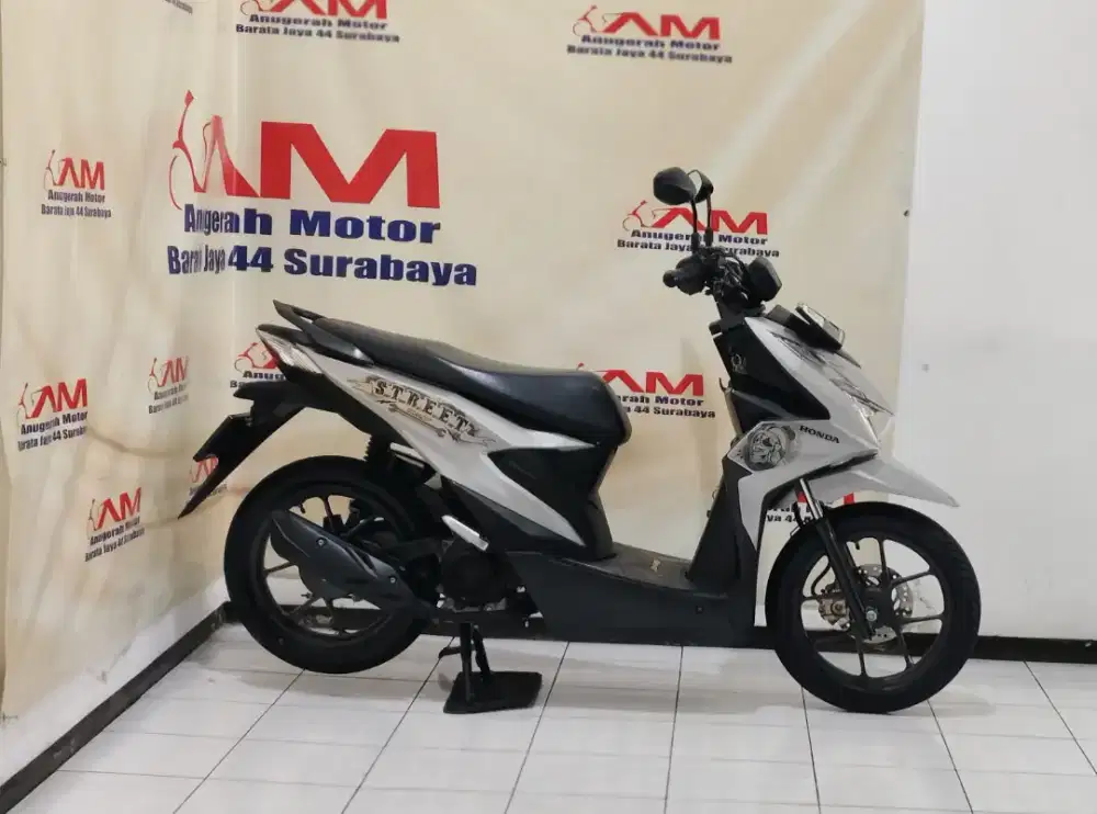 Ready Honda Beat Street Tahun 2023 warna silver