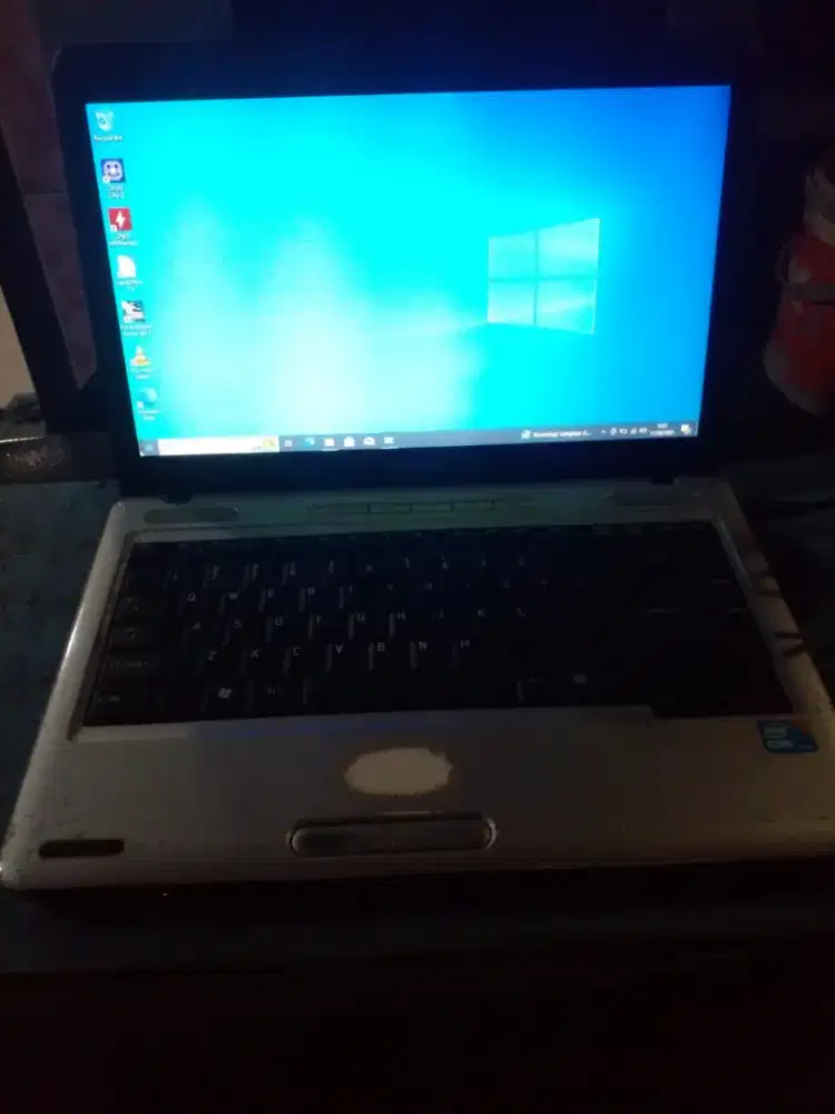 Laptop Thosiba 14 inci