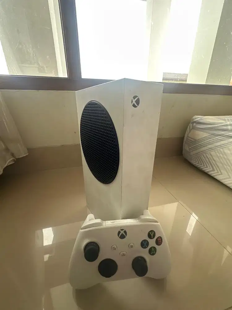 Xbox series s + controller (edisi males service)