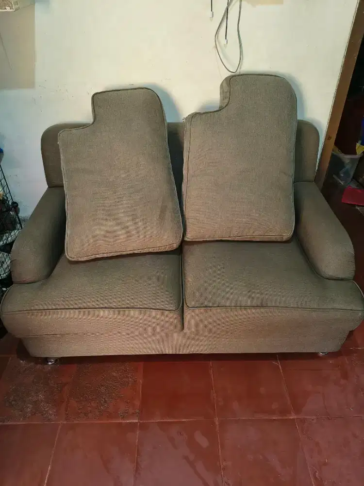 Sofa keren warna krem lembut