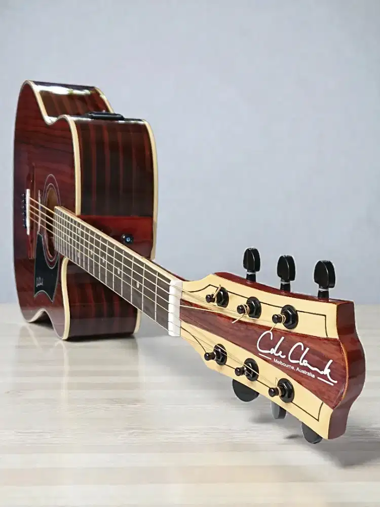 Gitar akustik elektrik cole clark