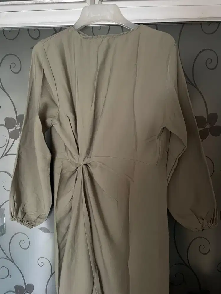 Preloved Raisa Maxi Dress Sage Green Fit S–M Hijab Friendly