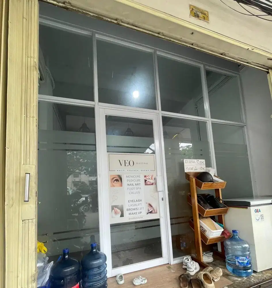 Partisi kaca  depan ruko jual cepat