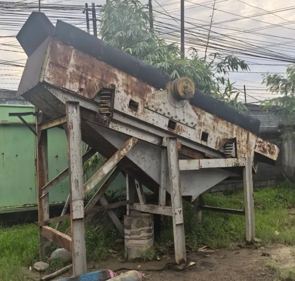 Ayakan Sirtu Batu Stone Crusher Vibrating Screen Build up siap pakai