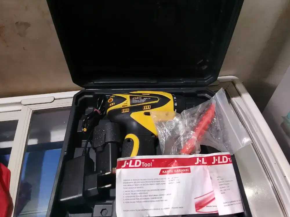 Mesin bor cardless drill batrei