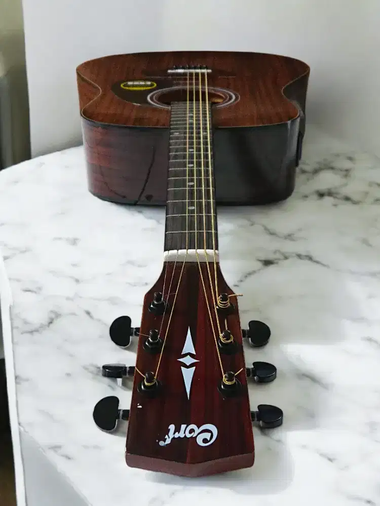 Gitar akustik elektrik Cort