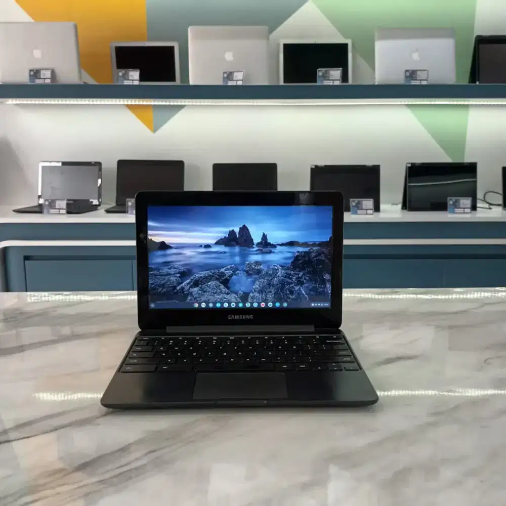 Laptop Support Playstore Kamera jernih Samsung RAM4GB SSD16GB Bisa Cod