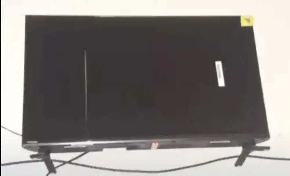 Jual smart tv toahiba 32 in masih baru dan nyala normal