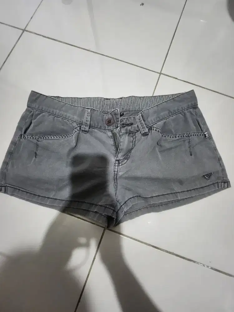 Celana pendek merk ROXY no 10