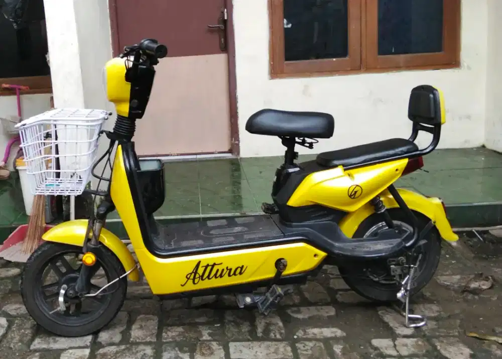 Sepeda listrik merk Genio