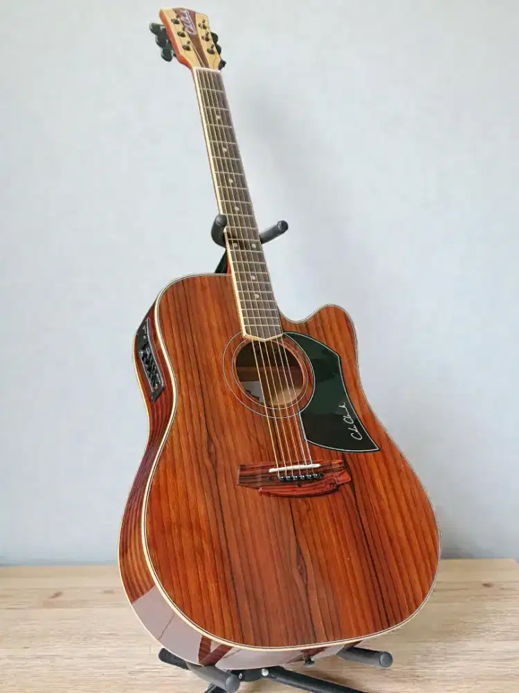 Gitar akustik elektrik Cole clark