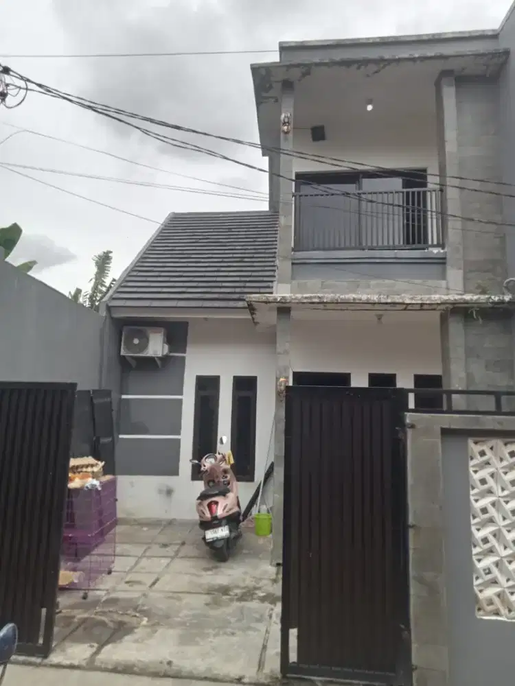 Di jual over kredit rumah 2 lantai