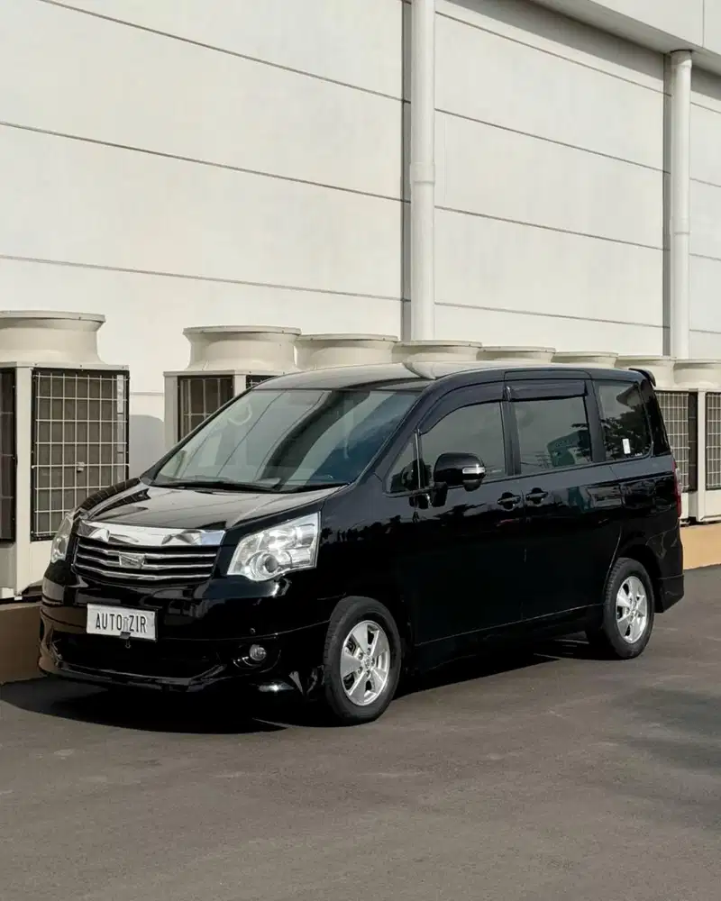 CashCreditSama Toyota Voxy 2013