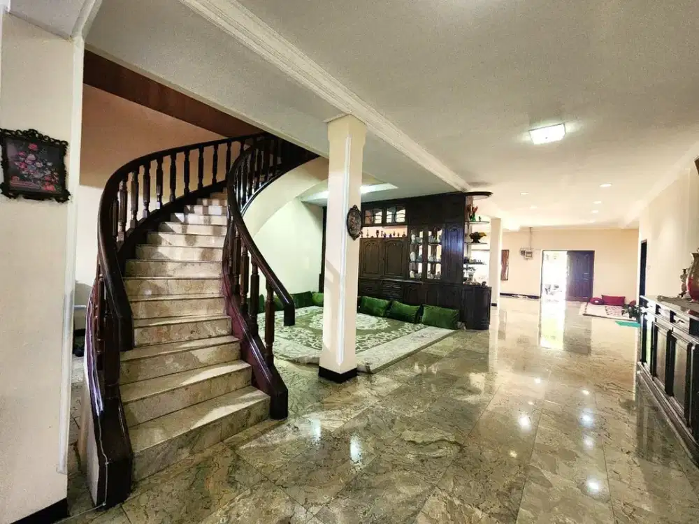 LXMMT 0176 Disewakan Rumah Luas Area Cikini Menteng Jakarta Pusat Cocok Untuk Hunian atau Office