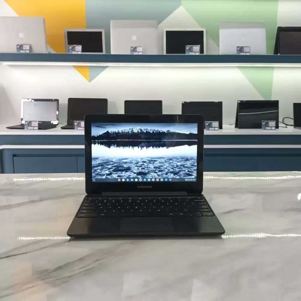 Laptop Elegan Support Playstore Samsung RAM 4GB SSD 16GB Siap Pakai