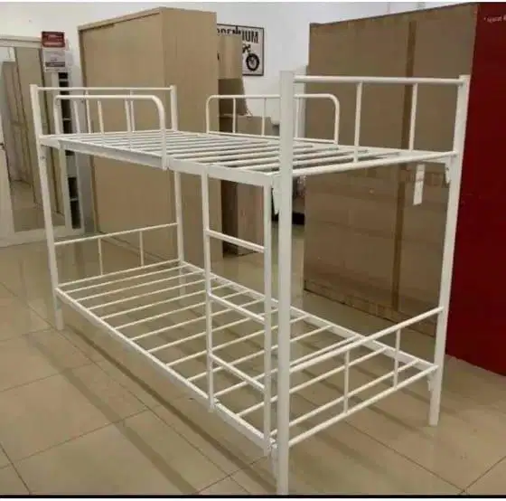 Ranjang tingkat besi