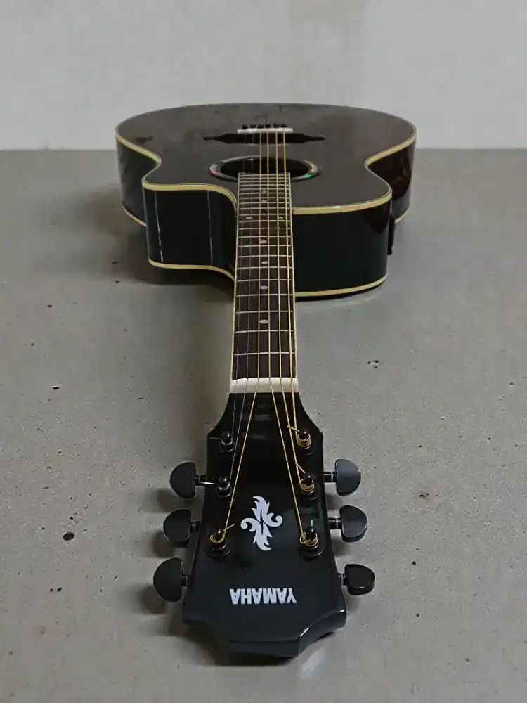 Gitar akustik elektrik Yamaha apx