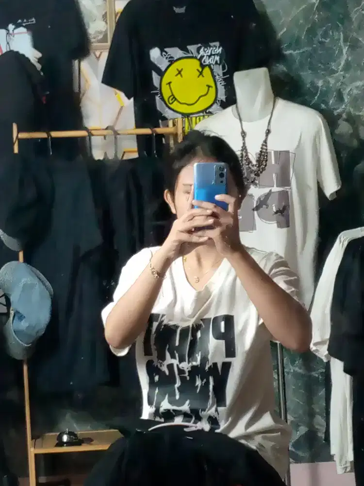 MENCARI PEKERJAAN HOST LIVE DIBIDANG FASHION