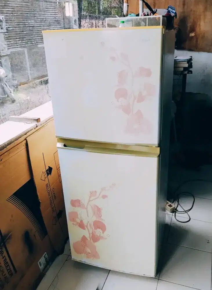 JUAL JULKAS 2 PINTU MEREK SHARP.